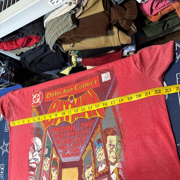 Detective Comics Batman T-shirt - Picture 5 of 7